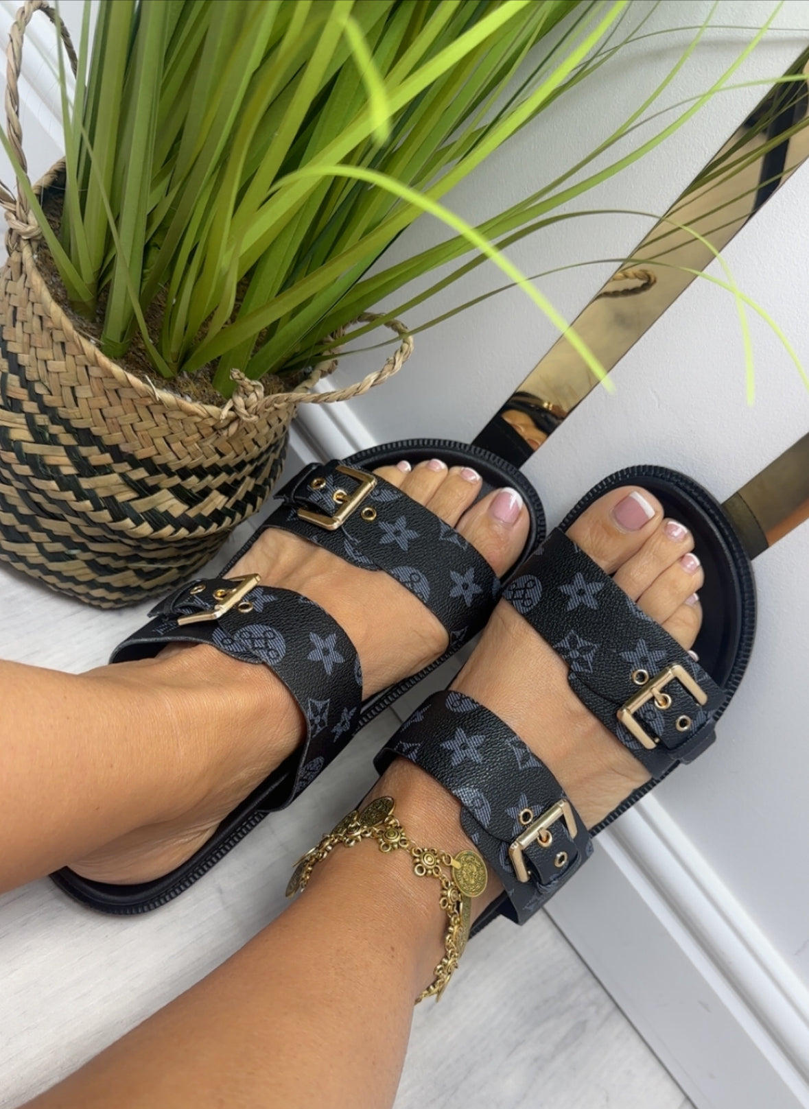 Buckle sliders